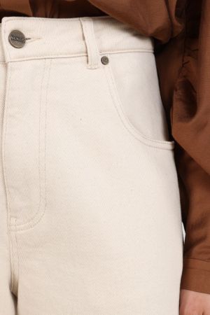 Petra off white